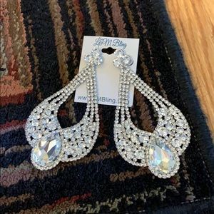 PRICE DROP! 🎉 Glam Pageant earrings clear stones